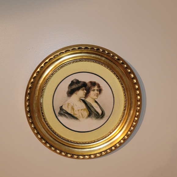 VINTAGE REAR SIGNED WATERCOLOR PAINTING IN 13.5 " A GOLD GILTED ROUND FRAME - Picture 14 of 16
